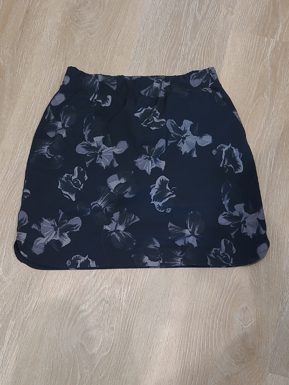 LOLE Black With Gray Floral Print  Women's Skort